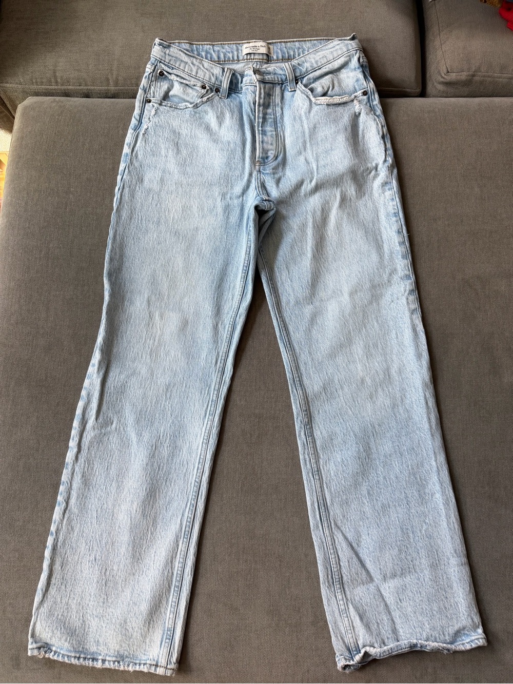 Abercrombie & Fitch The 90s Baggy Jean Low Rise Light Wash 28